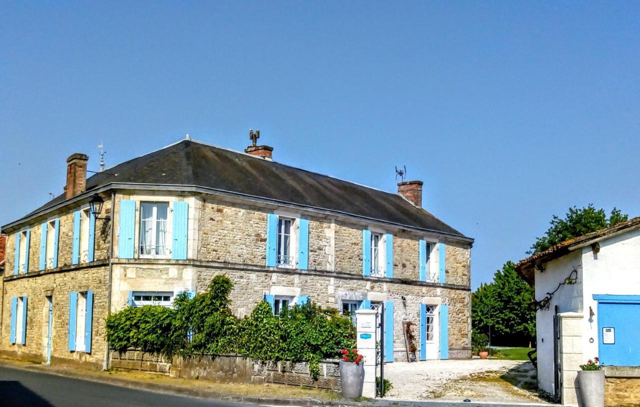 La Maison De Thire Acomodação com café da manhã Exterior foto